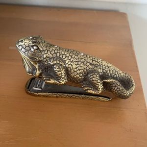 Rare vintage: Lizard mini stapler